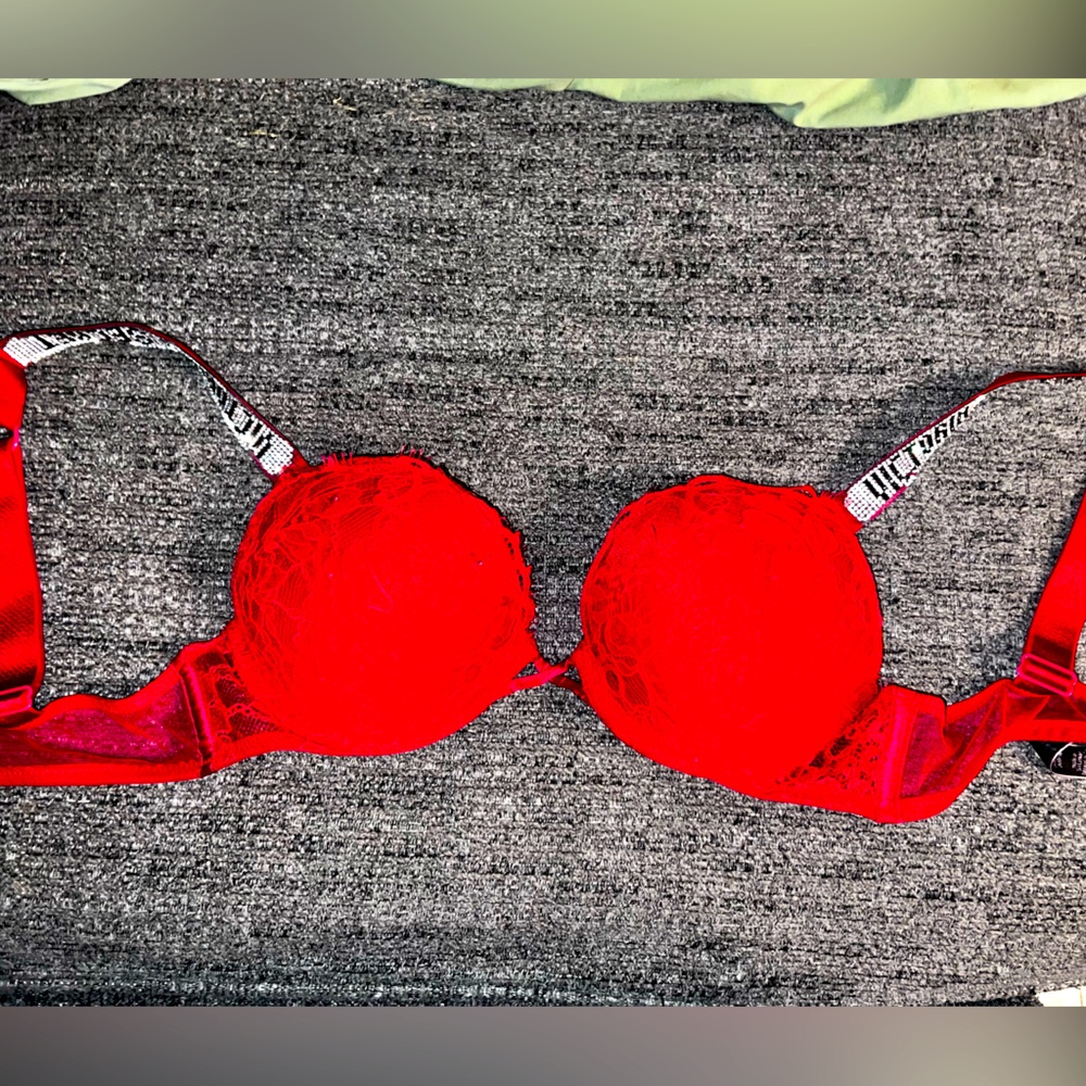 Victorias Secret Bombshell Bra 32A